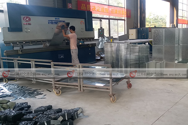 專(zhuān)業(yè)的廠(chǎng)家候車(chē)亭燈箱如何設計