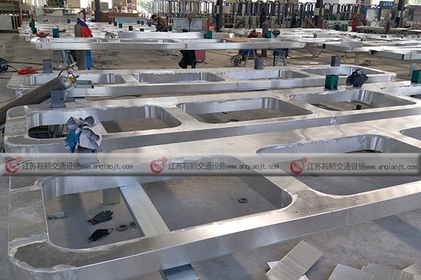 專(zhuān)業(yè)的廠(chǎng)家候車(chē)亭燈箱如何設計